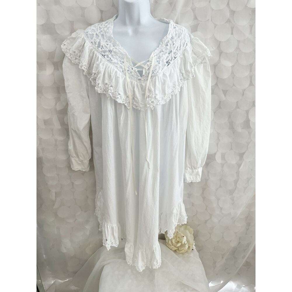 VTG White Cotton LAWN Prairie Chemise Nightgown Cutwork Lace Medium Ruffles